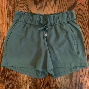 NWOT Lululemon On The Fly Short *Luxtreme